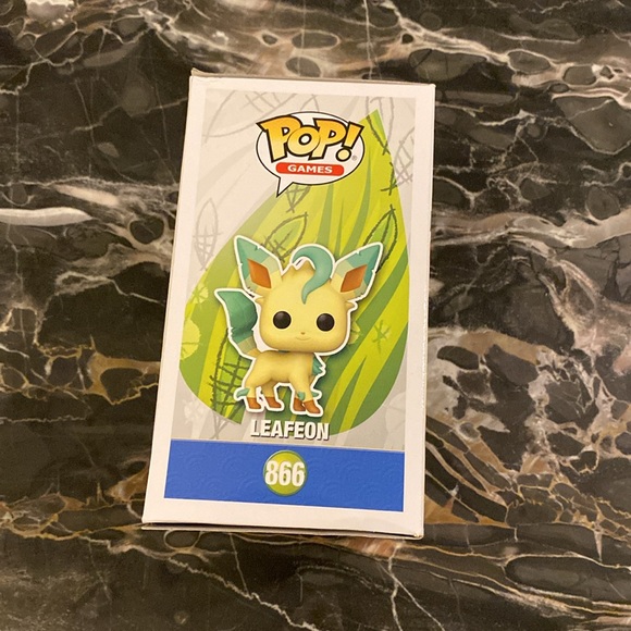 Leafeon Pokemon Funko Pop (866) - Lightly Used with Original Box - Picture 8 of 15
